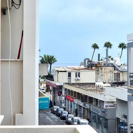 Center: Your Urban Retreat- 100m To The Larnaka