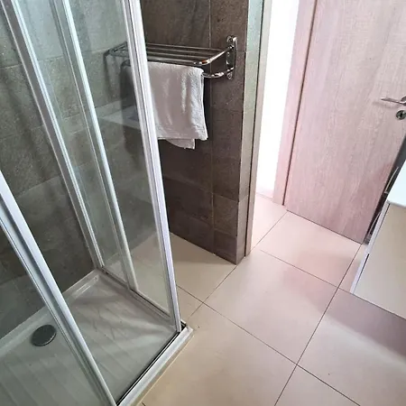 شقة Center: Your Urban Retreat- 100m To The لارنكا