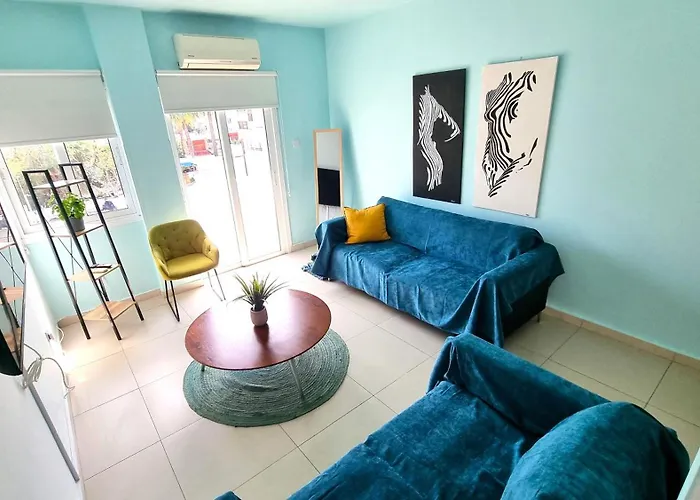 Center: Your Urban Retreat- 100m To The Апартаменти *