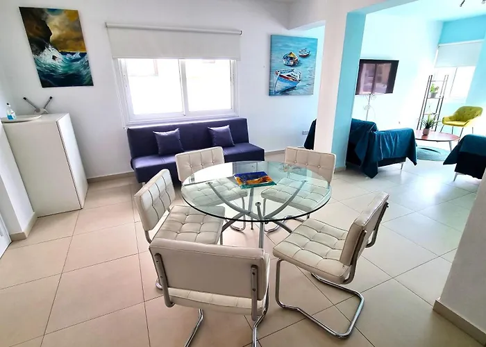 Center: Your Urban Retreat- 100m To The *