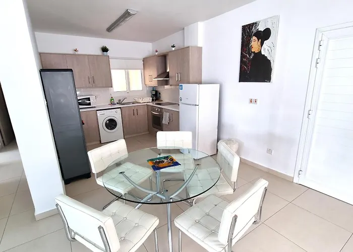 Apartmán Center: Your Urban Retreat- 100m To The Larnaca