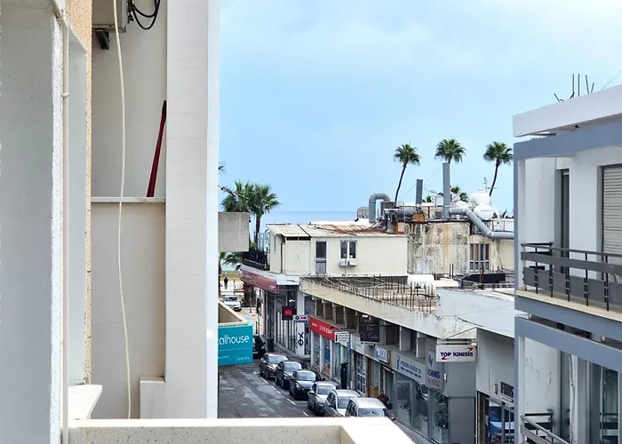 Center: Your Urban Retreat- 100m To The Larnaca