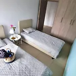 Lägenhet Center: Your Urban Retreat- 100m To The *